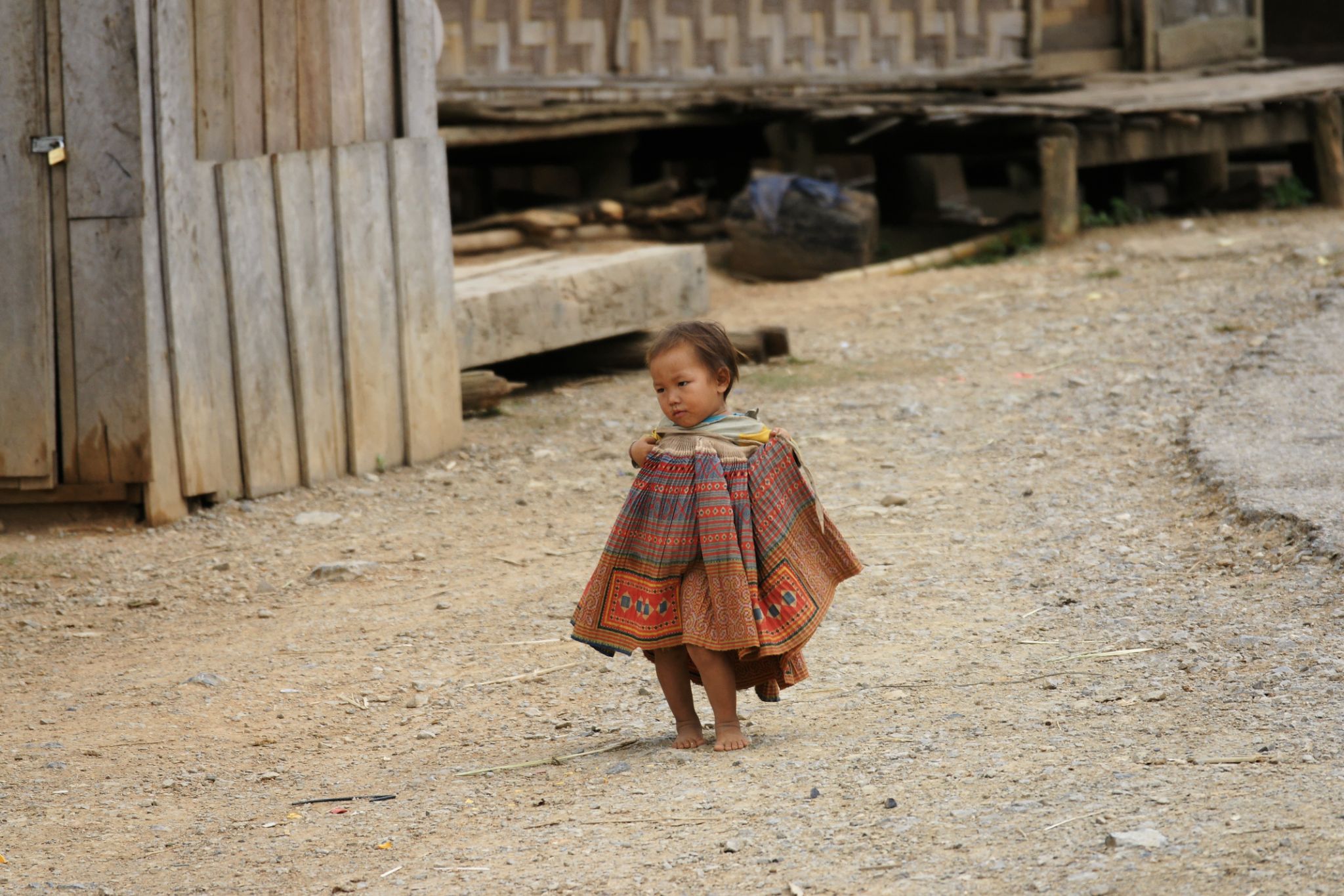 Phou Khoun ist ein kleines Dorf etwa 150 km südlich von Luang Prabang. Es ist eingebettet in einer wunderschönen Berglandschaft. Das Dorf ist die Heimat  von Bewohnern der Hmong und Khmu.